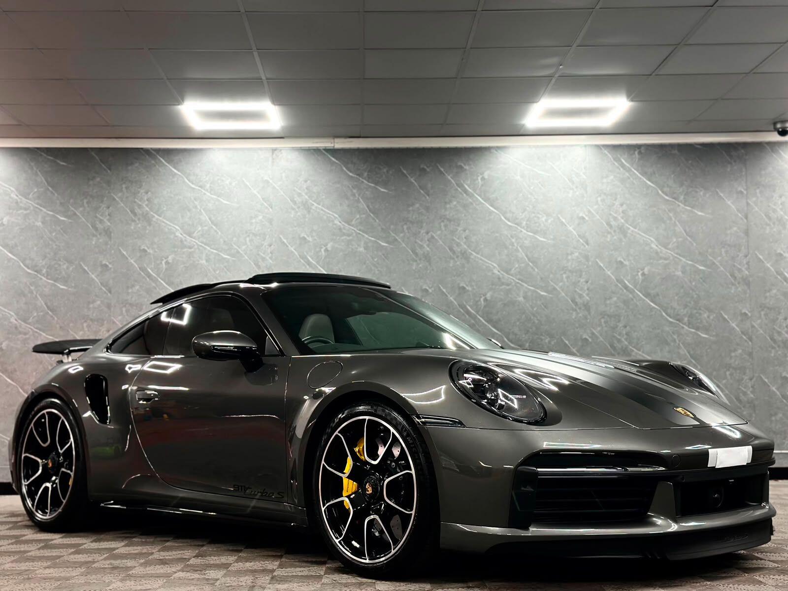 Porsche 911 secondary view